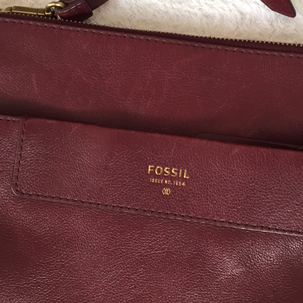 Host Pick Fossil Crossbody & Wallet - Picture 3 of 8